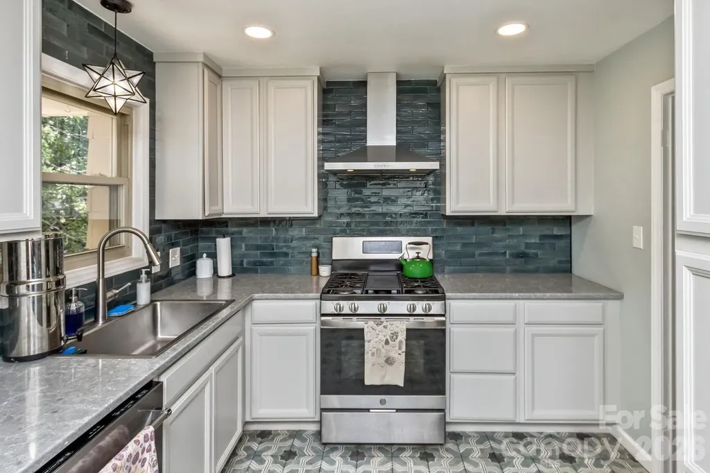 17 Rhododendron Place Asheville NC 28805