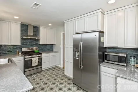 17 Rhododendron Place Asheville NC 28805