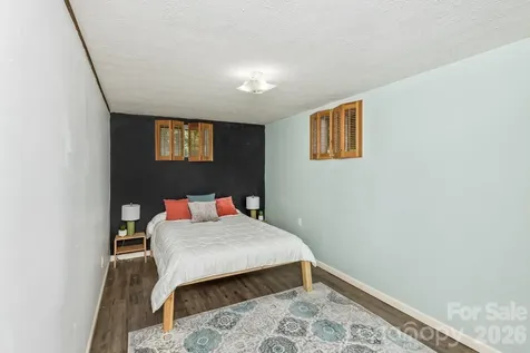 17 Rhododendron Place Asheville NC 28805