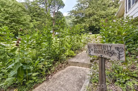 17 Rhododendron Place Asheville NC 28805