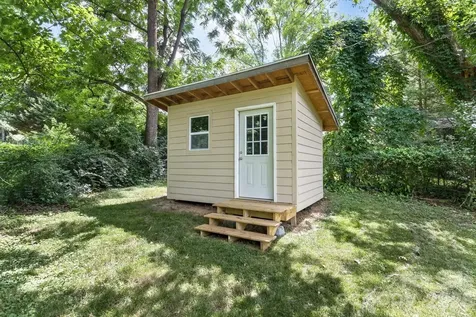 17 Rhododendron Place Asheville NC 28805