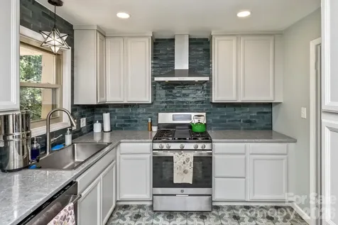 17 Rhododendron Place Asheville NC 28805