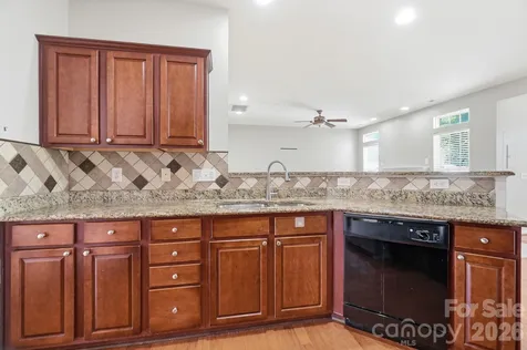 6000 Boathouse Lane Cramerton NC 28032