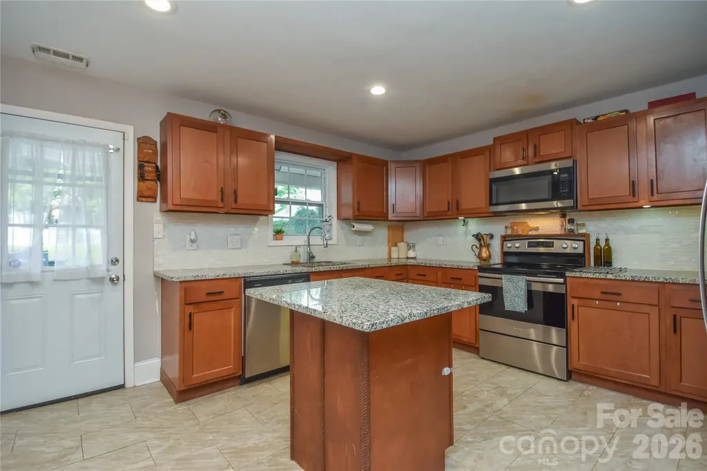 704 Lancaster Avenue Monroe NC 28112