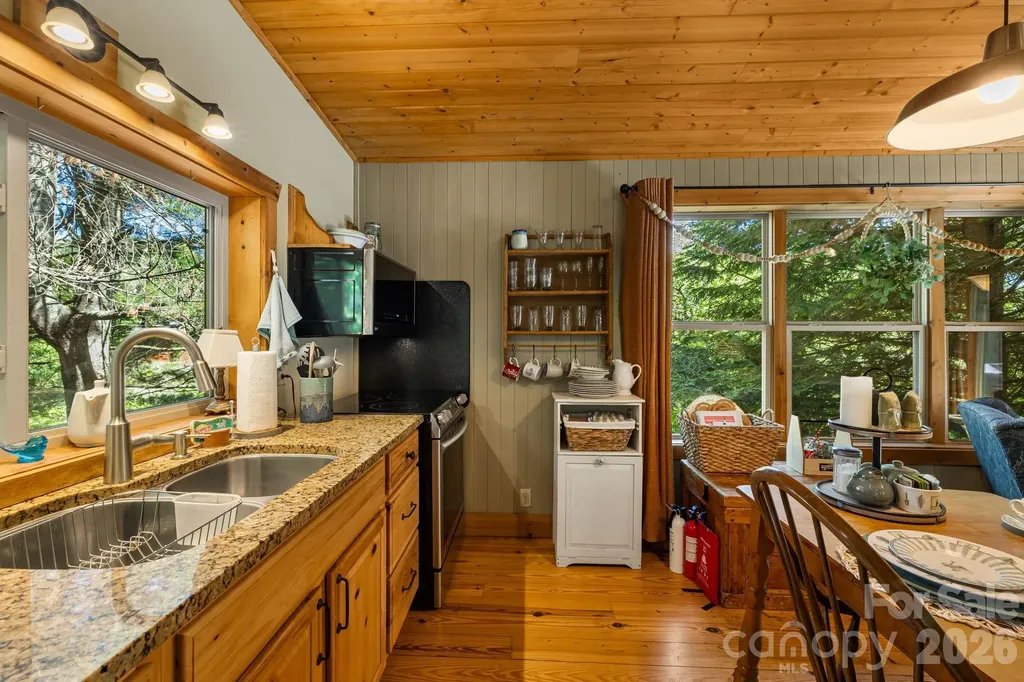 107 111 Hougie Heaven Lane Franklin NC 28734