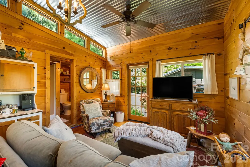 107 111 Hougie Heaven Lane Franklin NC 28734