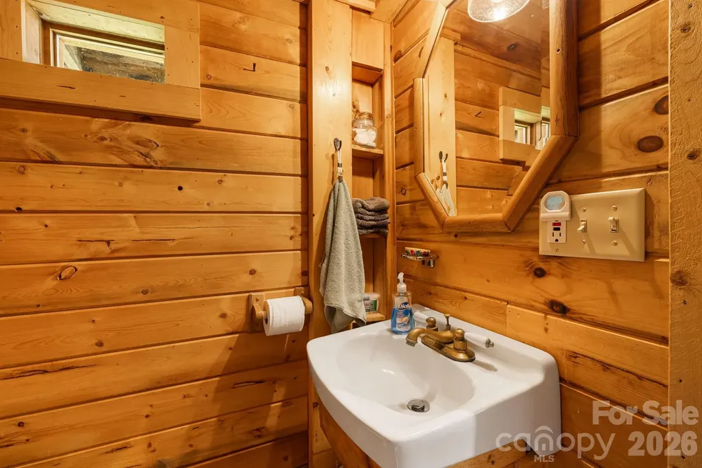 107 111 Hougie Heaven Lane Franklin NC 28734