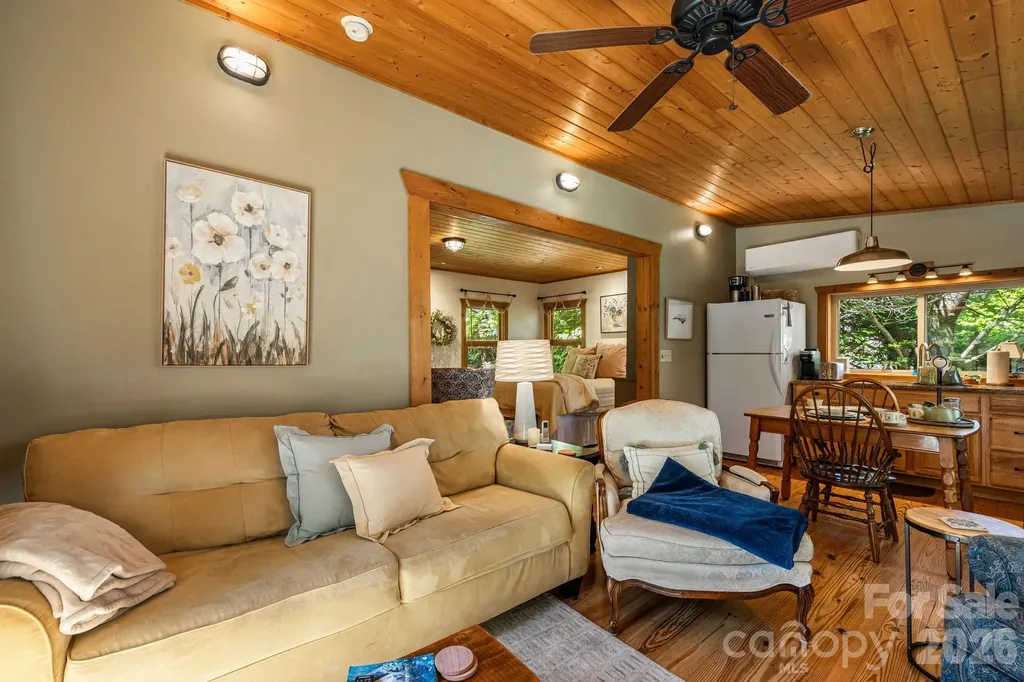 107 111 Hougie Heaven Lane Franklin NC 28734