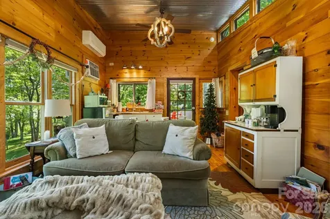 107 111 Hougie Heaven Lane Franklin NC 28734