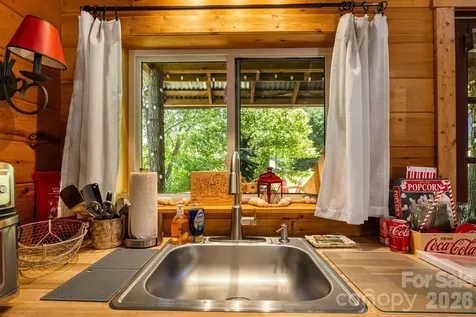107 111 Hougie Heaven Lane Franklin NC 28734