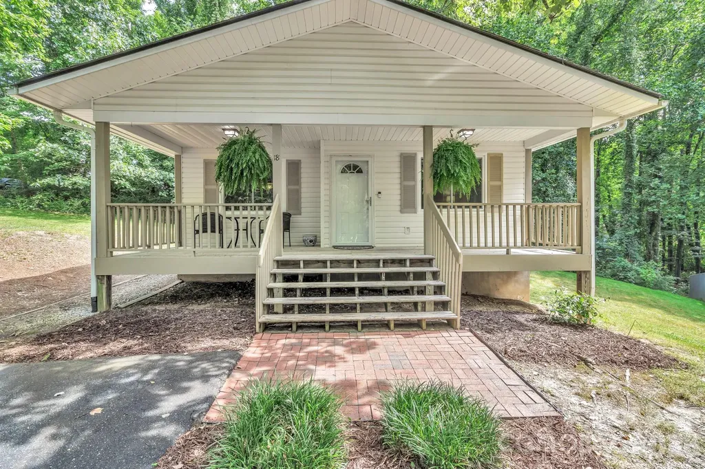 18 Mctindal Circle Asheville NC 28803