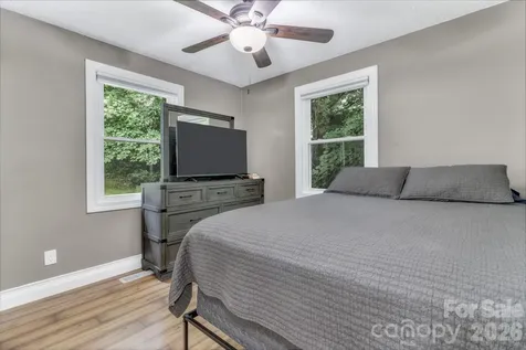 18 Mctindal Circle Asheville NC 28803