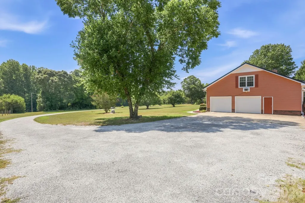 4650 Nc 801 Highway Woodleaf NC 27054