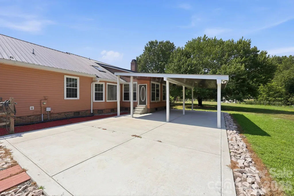 4650 Nc 801 Highway Woodleaf NC 27054