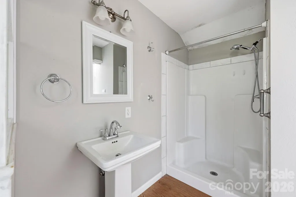 4650 Nc 801 Highway Woodleaf NC 27054