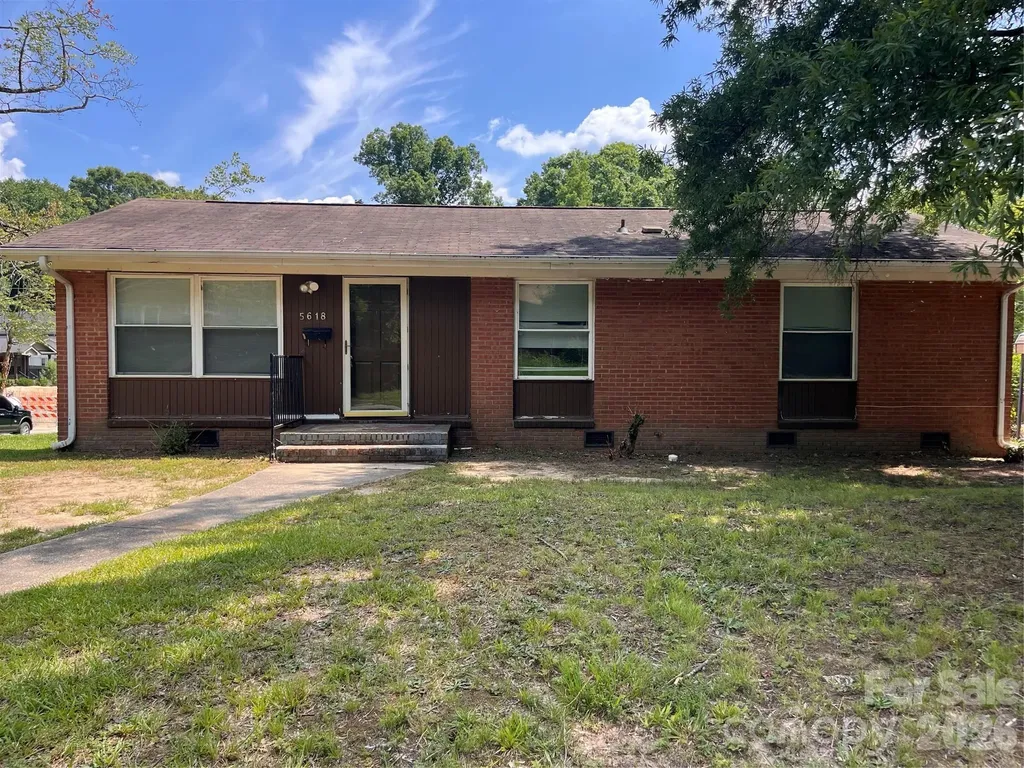 5618 Snow White Lane Charlotte NC 28213