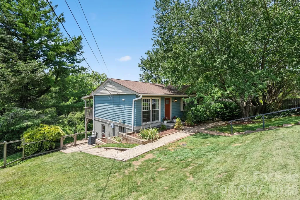 62 1st Street Asheville NC 28803