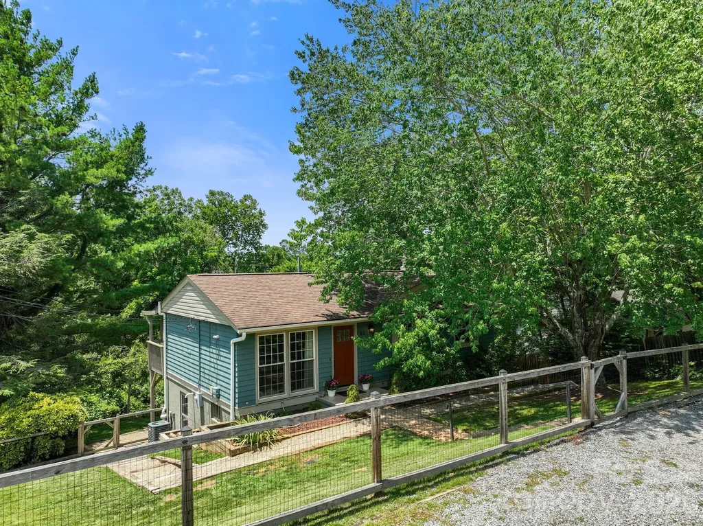 62 1st Street Asheville NC 28803