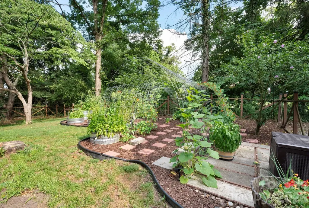 29 Chance Cove Lane Asheville NC 28806