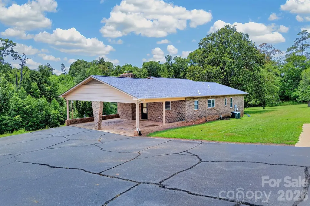 5882 Harmony Grove Road Nebo NC 28761