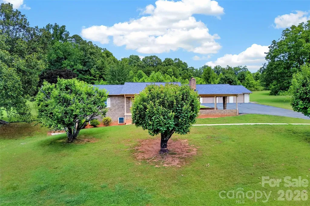 5882 Harmony Grove Road Nebo NC 28761