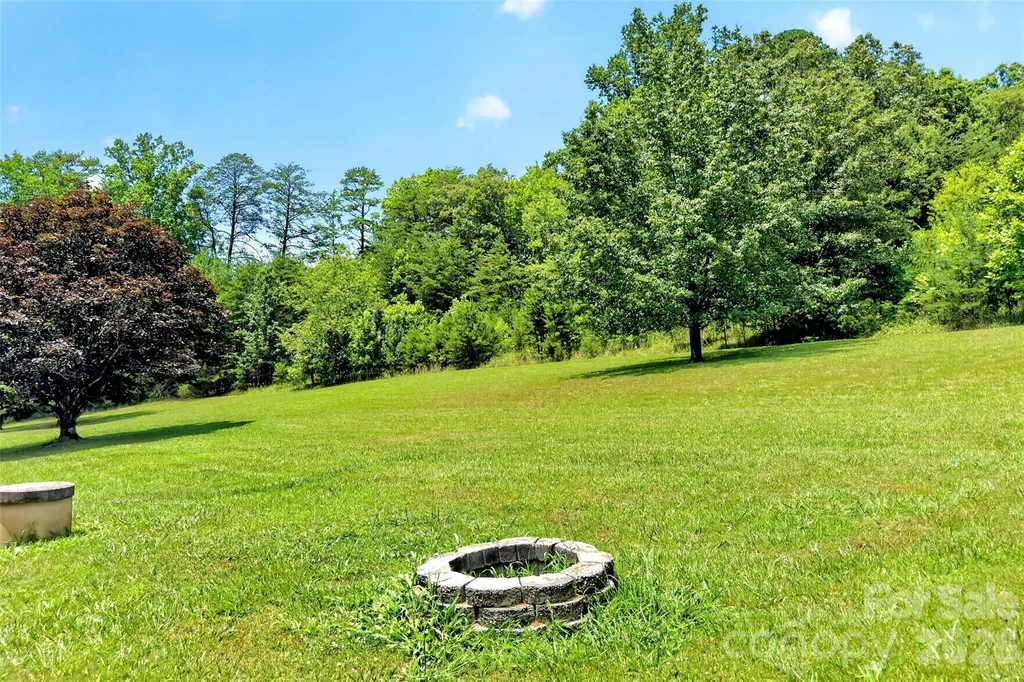 5882 Harmony Grove Road Nebo NC 28761
