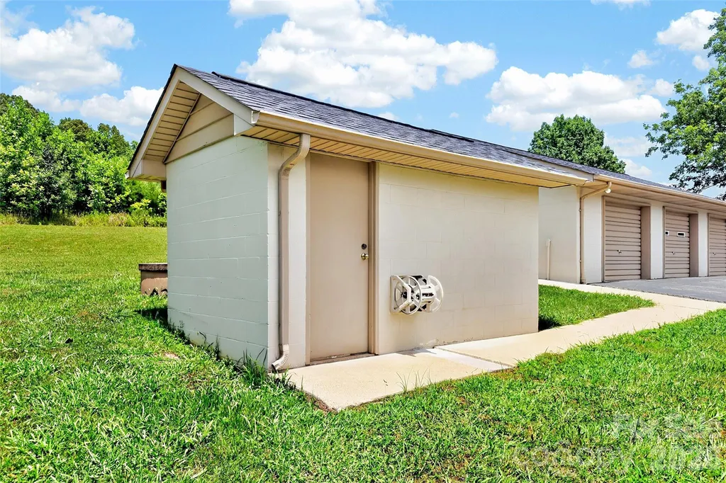 5882 Harmony Grove Road Nebo NC 28761
