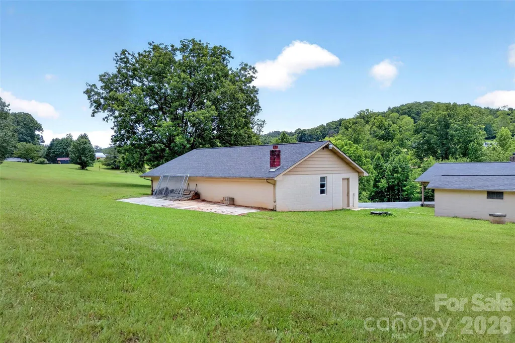 5882 Harmony Grove Road Nebo NC 28761