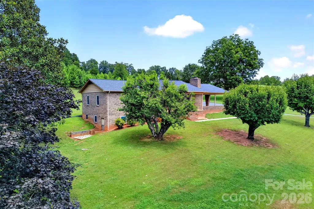 5882 Harmony Grove Road Nebo NC 28761