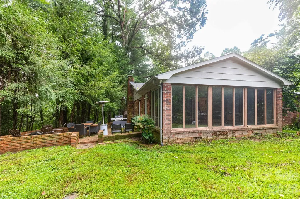 936 Toxaway Drive Hendersonville NC 28791