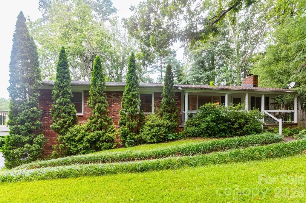 936 Toxaway Drive Hendersonville NC 28791