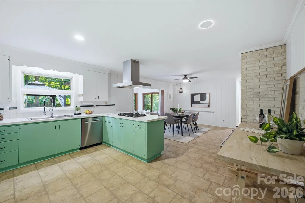 7008 Linda Lake Drive Charlotte NC 28215