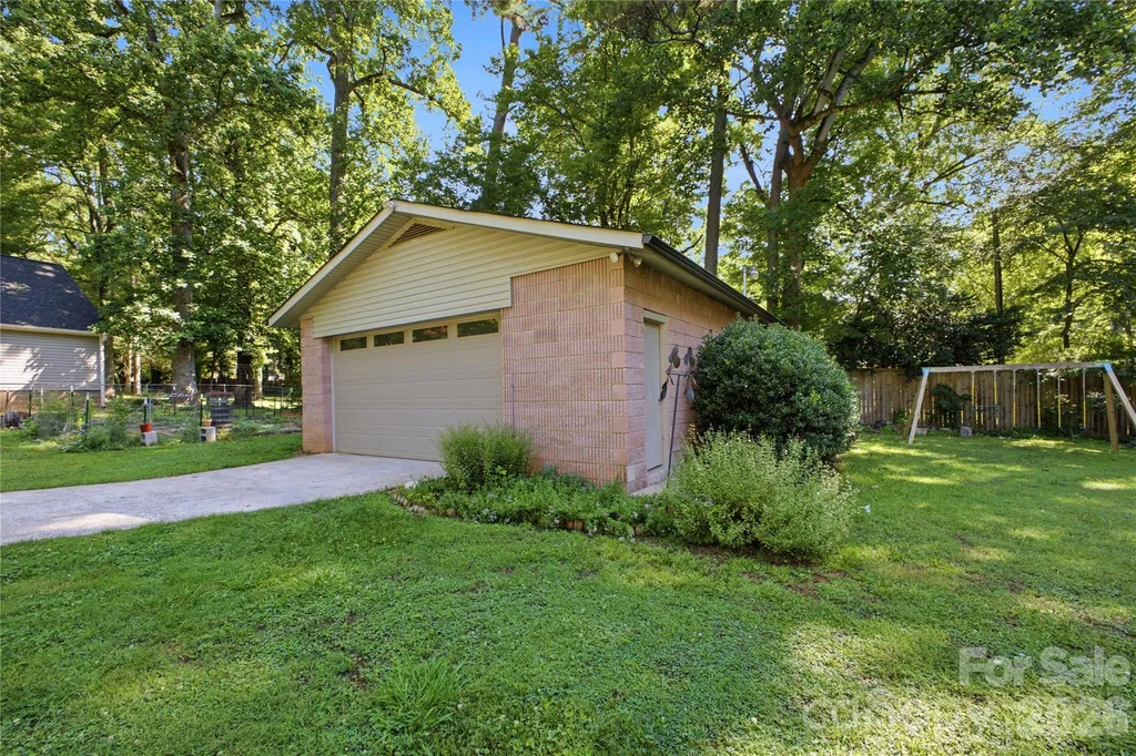 7008 Linda Lake Drive Charlotte NC 28215