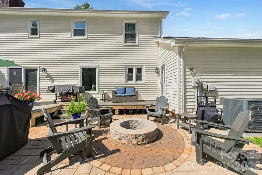 1171 37th Avenue Drive NE Hickory NC 28601