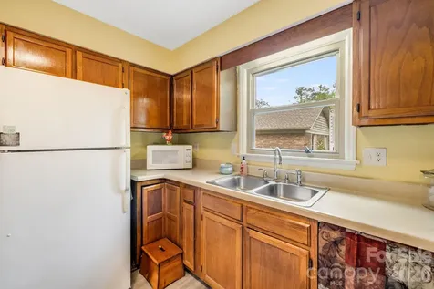 1325 4th Avenue W Hendersonville NC 28739