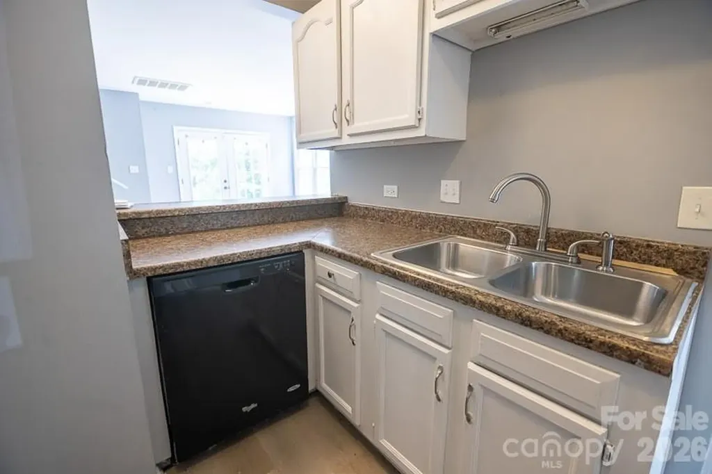 3142 Driftwood Drive Charlotte NC 28205