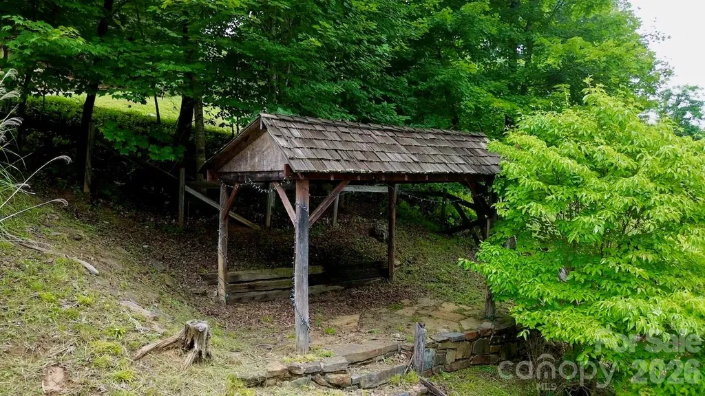 16 Turtle Dove Trail Burnsville NC 28714