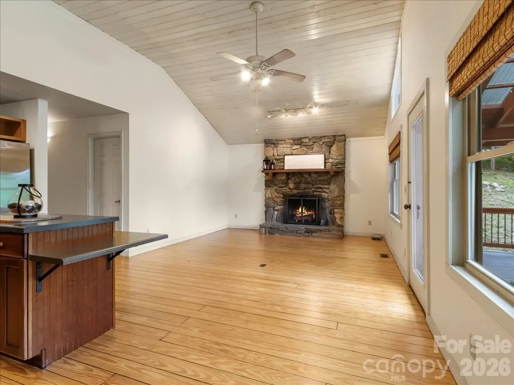 16 Turtle Dove Trail Burnsville NC 28714