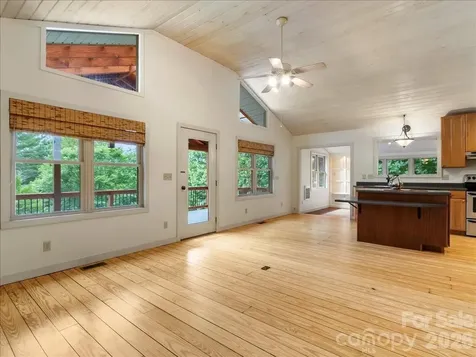 16 Turtle Dove Trail Burnsville NC 28714