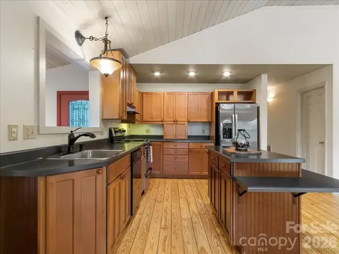 16 Turtle Dove Trail Burnsville NC 28714