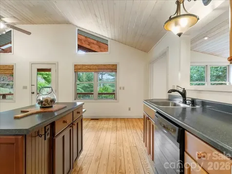 16 Turtle Dove Trail Burnsville NC 28714
