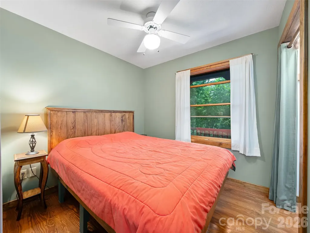 262 Little Pond Drive Burnsville NC 28714