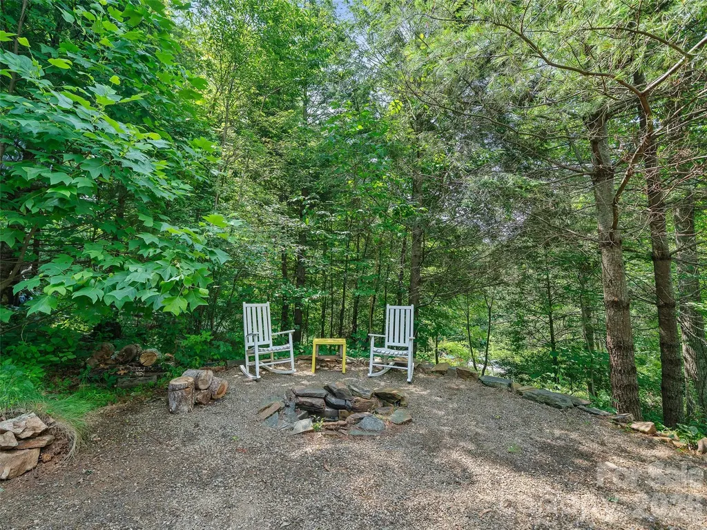 262 Little Pond Drive Burnsville NC 28714