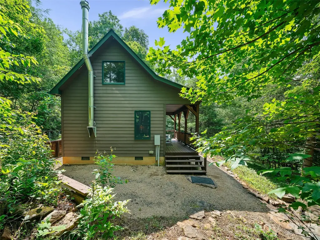 262 Little Pond Drive Burnsville NC 28714