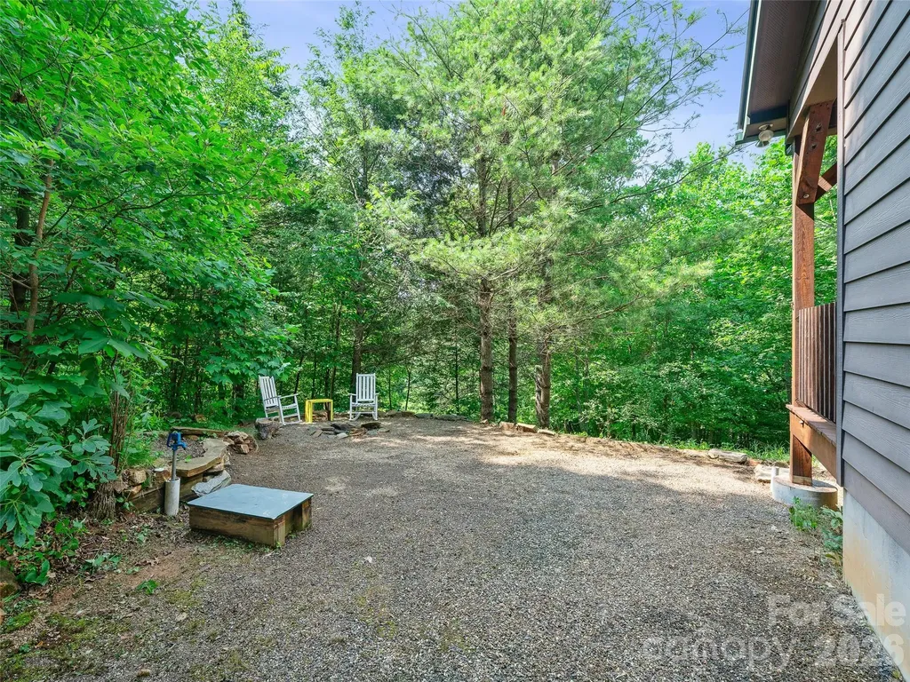 262 Little Pond Drive Burnsville NC 28714
