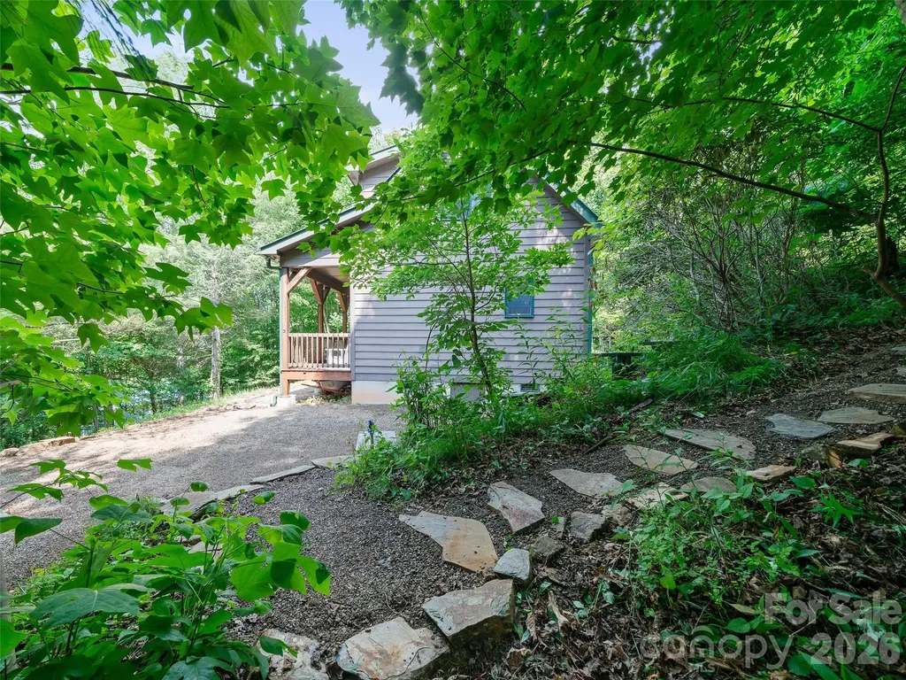 262 Little Pond Drive Burnsville NC 28714