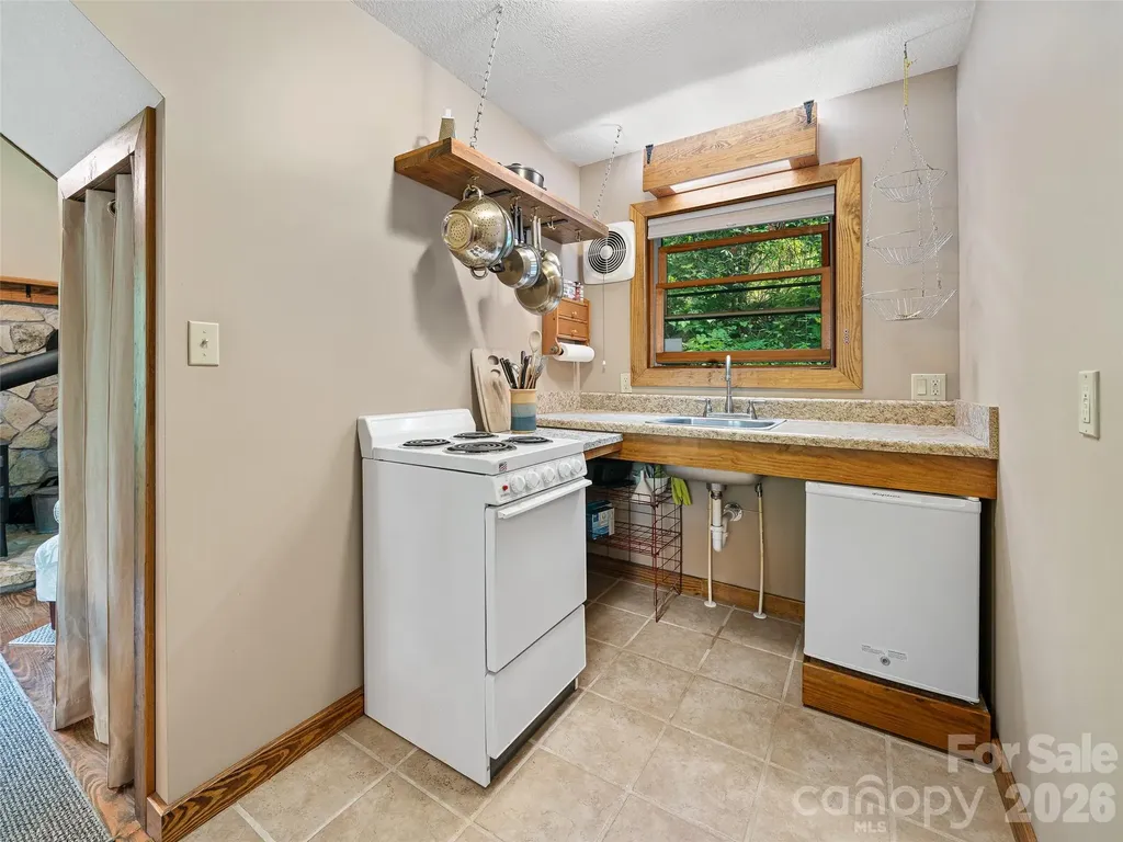 262 Little Pond Drive Burnsville NC 28714