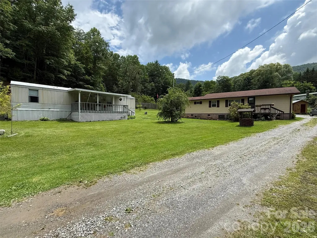 4126 & 4128 Pumpkintown Road Sylva NC 28779
