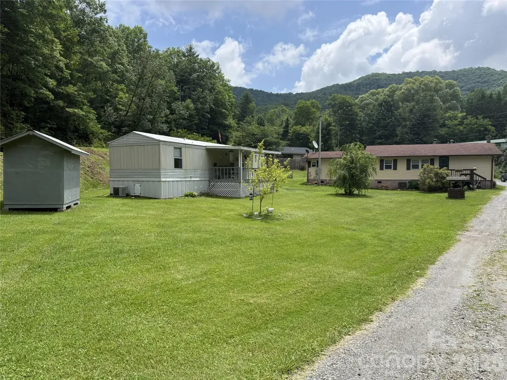 4126 & 4128 Pumpkintown Road Sylva NC 28779