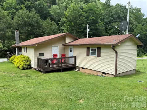 4126 & 4128 Pumpkintown Road Sylva NC 28779